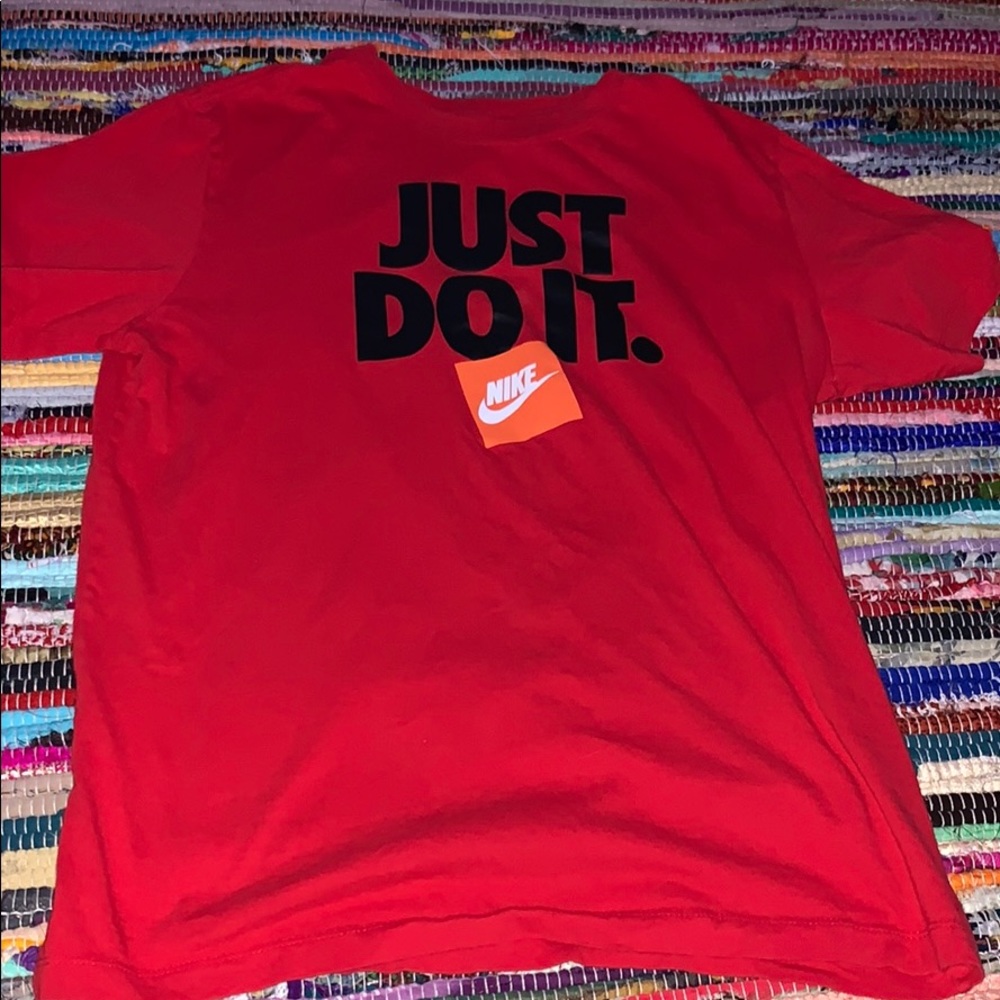 nike t-shirt